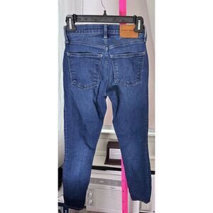 EUC~Lucky Brand Skinny Jeans Size 00/24A color is blue